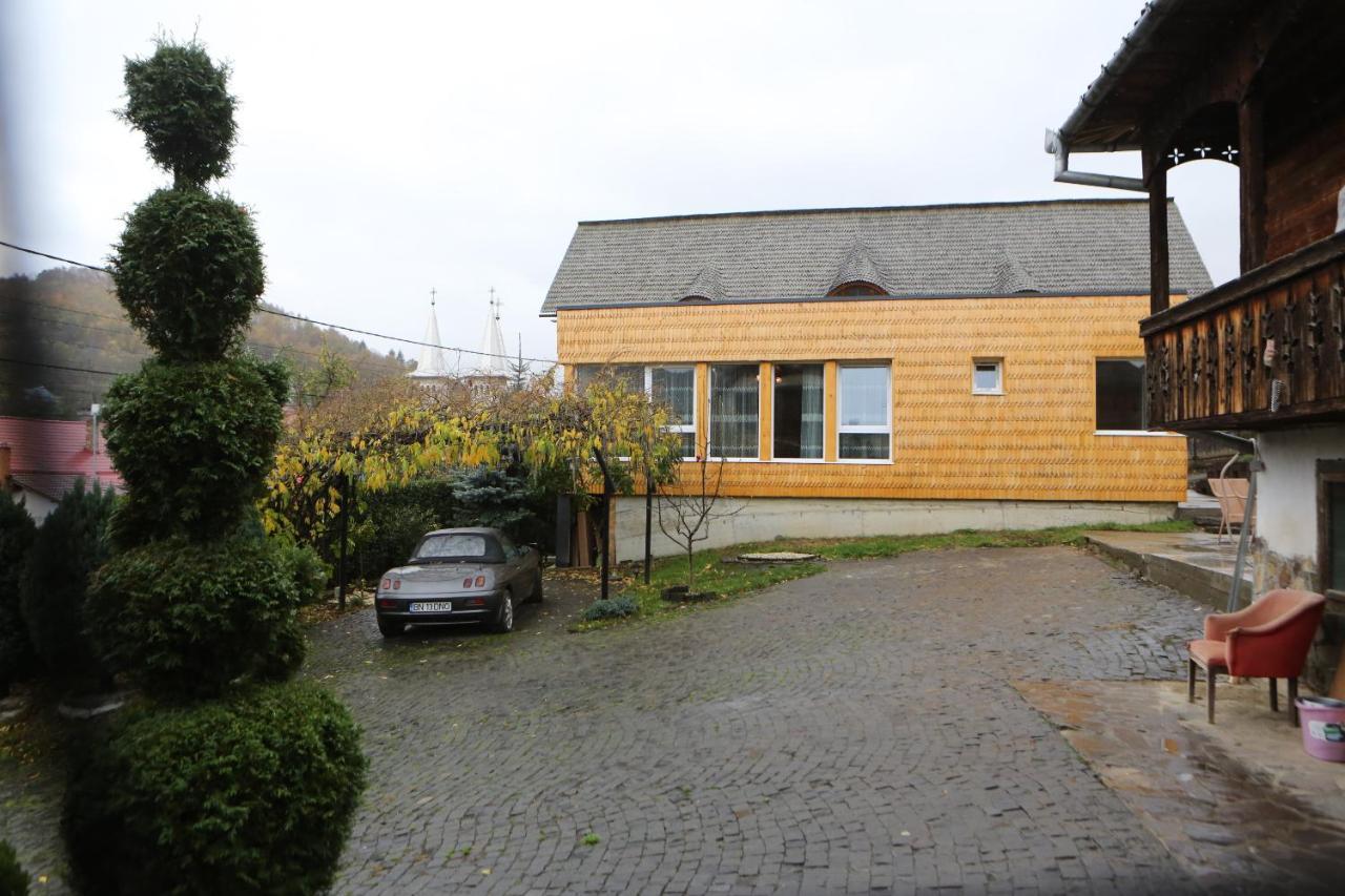 Casa Cu Magnolii Poienile Izei Exterior foto